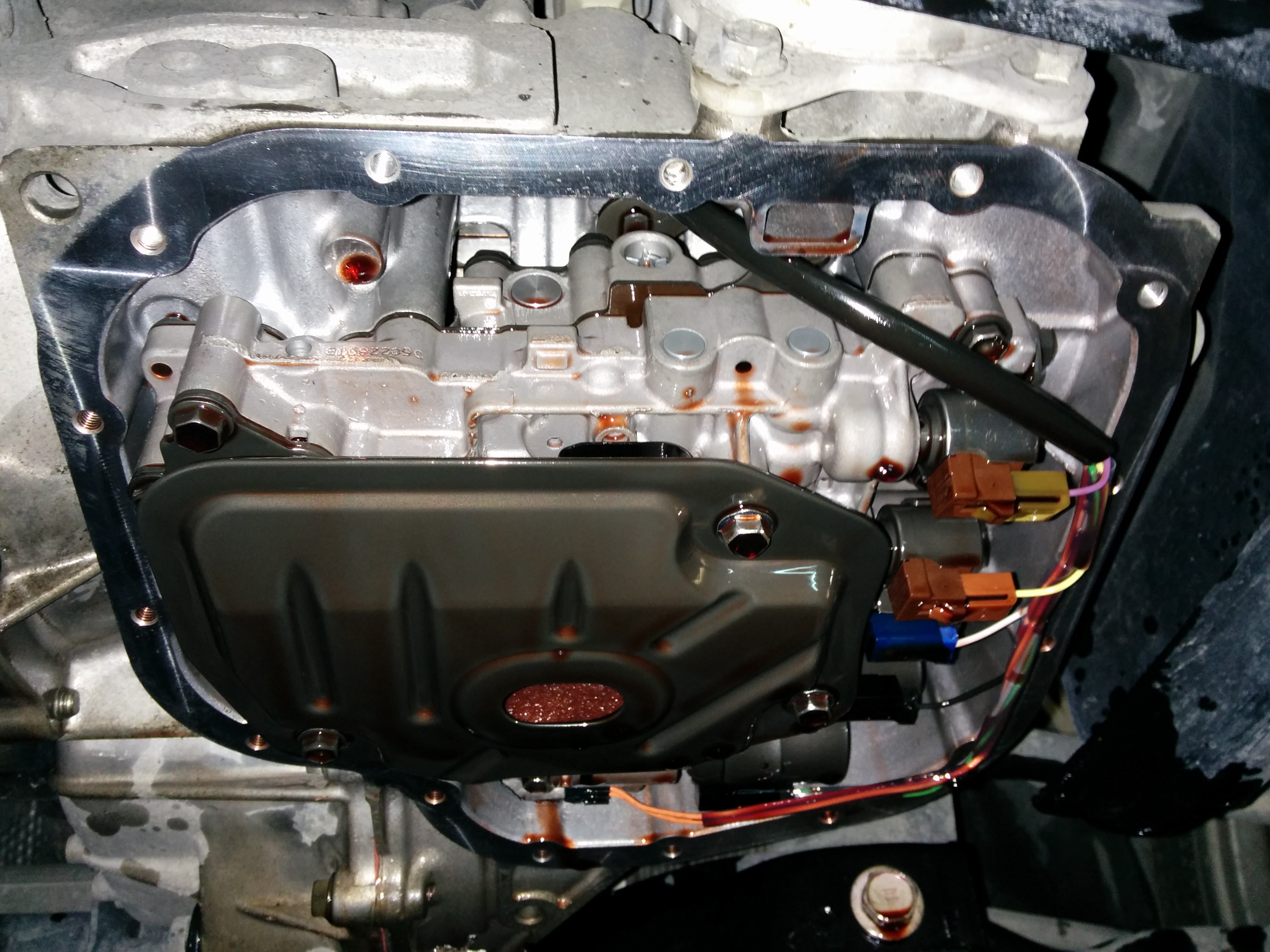 Тойота виш залить масло. Тойота Виш вариатор. K410 фильтр. Замена масла в вариаторе чери м11. Замена масла трансмиссионного Toyota Vitz (2009.